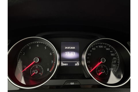 Volkswagen Golf 1.2 TSI Camera Trekhaak Clima Cruise Massagestoel Navi PDC 17''LMV