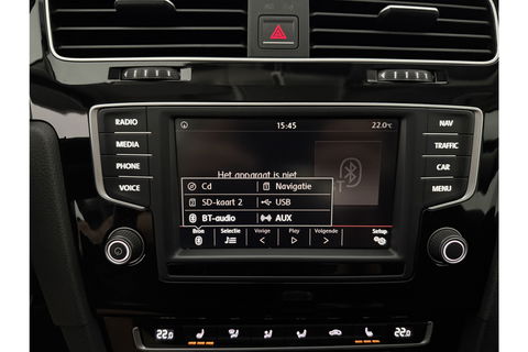 Volkswagen Golf 1.2 TSI Camera Trekhaak Clima Cruise Massagestoel Navi PDC 17''LMV