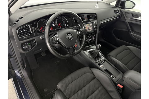 Volkswagen Golf 1.2 TSI Camera Trekhaak Clima Cruise Massagestoel Navi PDC 17''LMV
