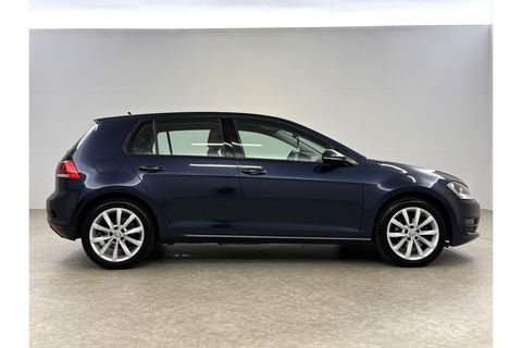 Volkswagen Golf 1.2 TSI Camera Trekhaak Clima Cruise Massagestoel Navi PDC 17''LMV