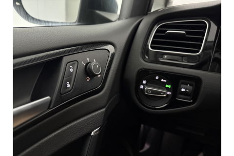 Volkswagen Golf 1.2 TSI Camera Trekhaak Clima Cruise Massagestoel Navi PDC 17''LMV