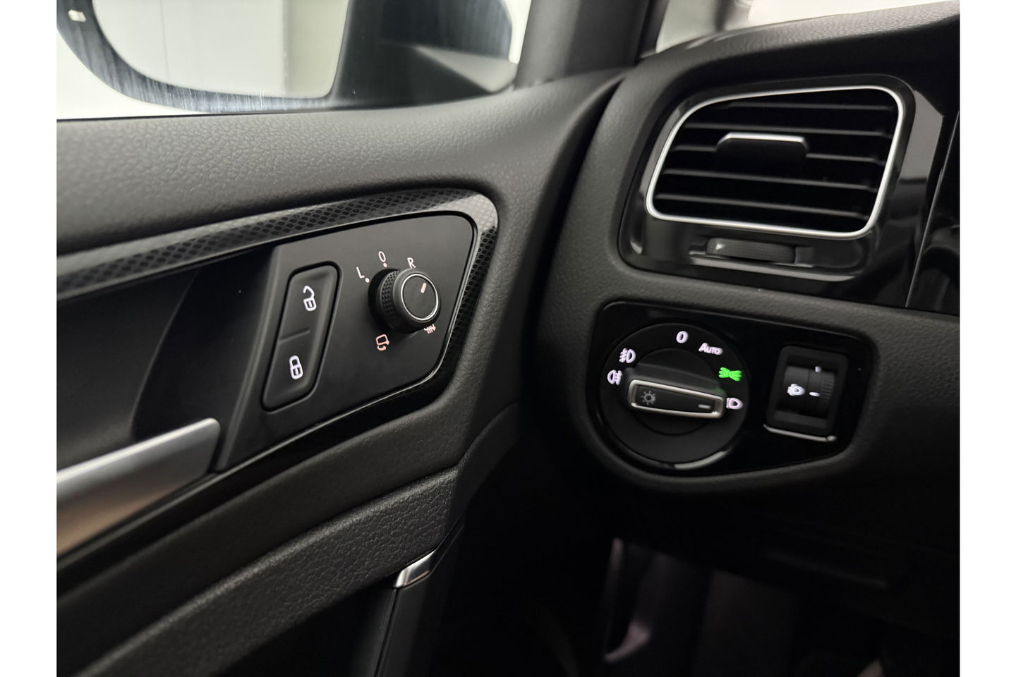 Volkswagen Golf 1.2 TSI Camera Trekhaak Clima Cruise Massagestoel Navi PDC 17''LMV