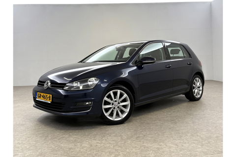 Volkswagen Golf 1.2 TSI Camera Trekhaak Clima Cruise Massagestoel Navi PDC 17''LMV