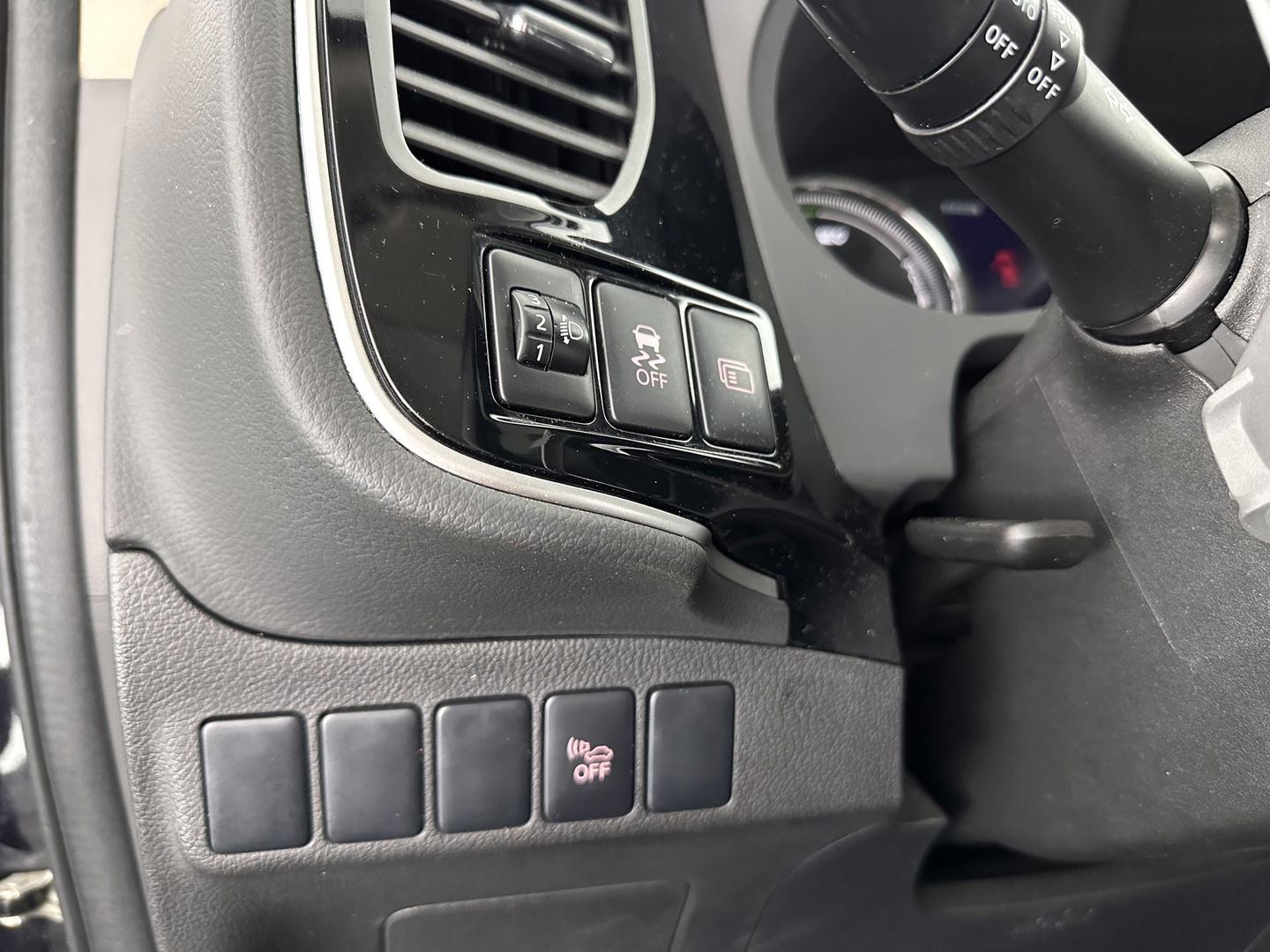 Mitsubishi Outlander 2.0 PHEV Business Edition X-Line Aut. *1/2LEATHER | NAVI-FULLMAP | KEYLESS | CAMERA | COMFORT-SEATS | ECC | PDC | CRUISE | 17''ALU | TOWBAR*