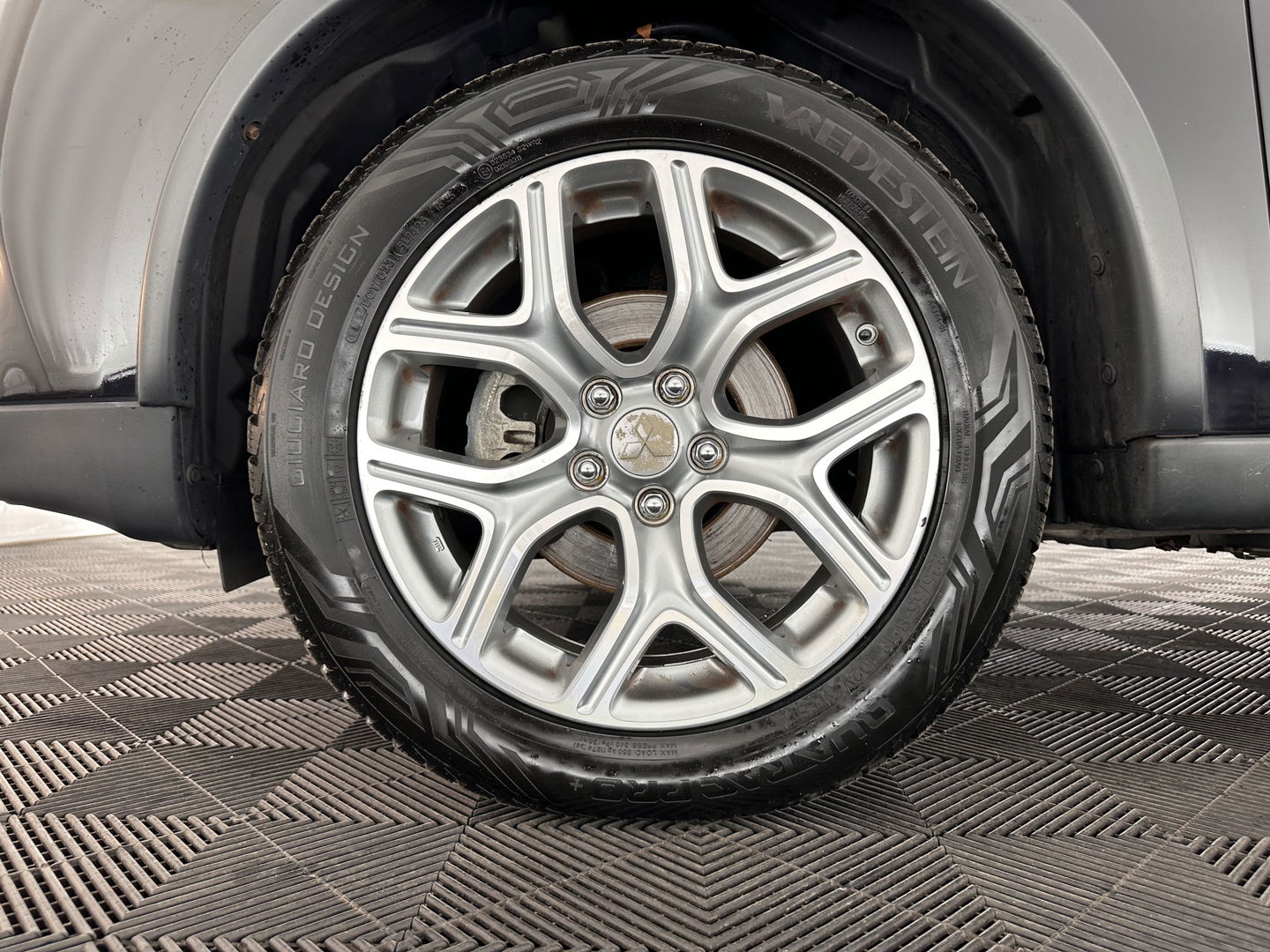 Mitsubishi Outlander 2.0 PHEV Business Edition X-Line Aut. *1/2LEATHER | NAVI-FULLMAP | KEYLESS | CAMERA | COMFORT-SEATS | ECC | PDC | CRUISE | 17''ALU | TOWBAR*