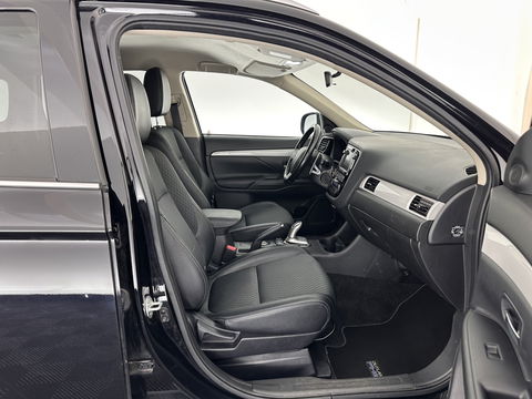 Mitsubishi Outlander 2.0 PHEV Business Edition X-Line Aut. *1/2LEATHER | NAVI-FULLMAP | KEYLESS | CAMERA | COMFORT-SEATS | ECC | PDC | CRUISE | 17''ALU | TOWBAR*