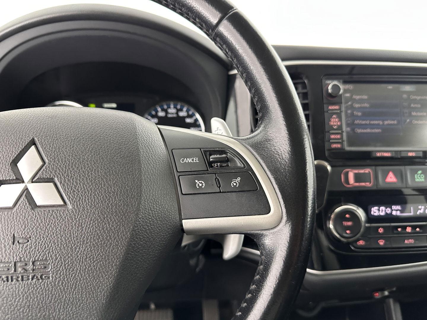 Mitsubishi Outlander 2.0 PHEV Business Edition X-Line Aut. *1/2LEATHER | NAVI-FULLMAP | KEYLESS | CAMERA | COMFORT-SEATS | ECC | PDC | CRUISE | 17''ALU | TOWBAR*