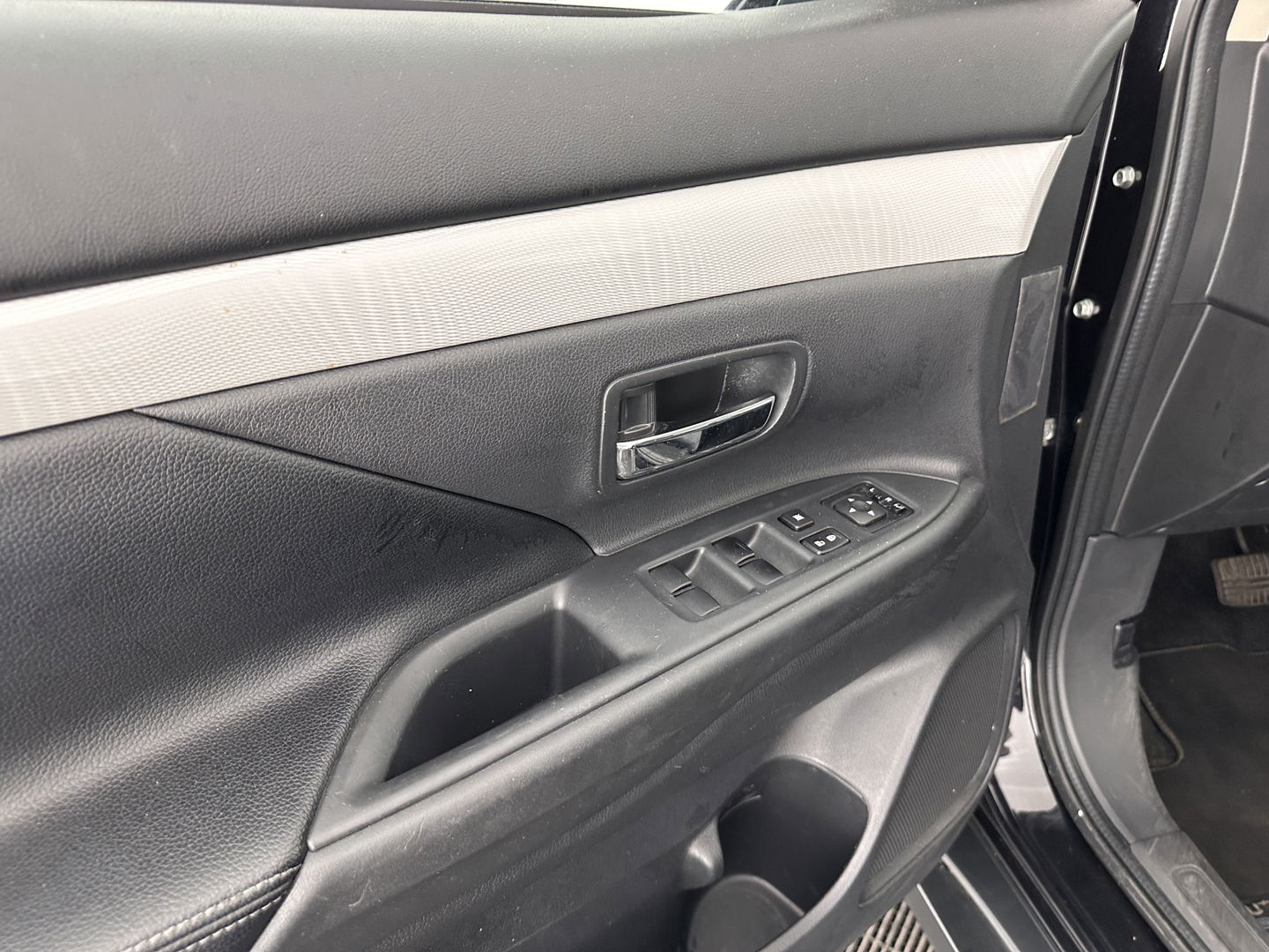 Mitsubishi Outlander 2.0 PHEV Business Edition X-Line Aut. *1/2LEATHER | NAVI-FULLMAP | KEYLESS | CAMERA | COMFORT-SEATS | ECC | PDC | CRUISE | 17''ALU | TOWBAR*