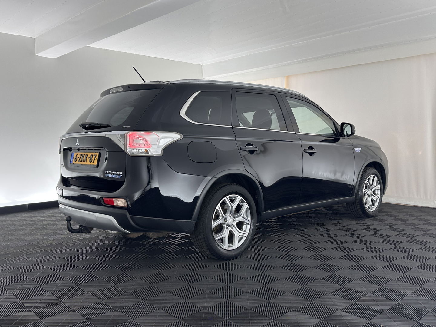 Mitsubishi Outlander 2.0 PHEV Business Edition X-Line Aut. *1/2LEATHER | NAVI-FULLMAP | KEYLESS | CAMERA | COMFORT-SEATS | ECC | PDC | CRUISE | 17''ALU | TOWBAR*
