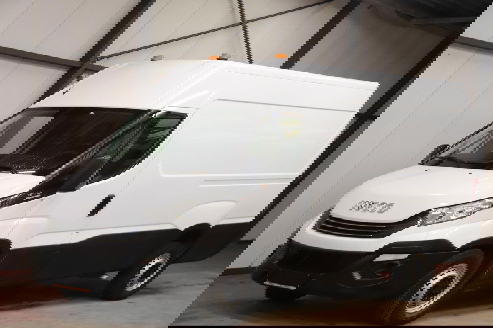 Iveco Daily 35S14V AUTOMAAT L2H2 3500KG TREKVERMOGEN Iveco Daily 35S14V 2.3 352 H2 AUTOMAAT 3500KG TREKVERMOGEN