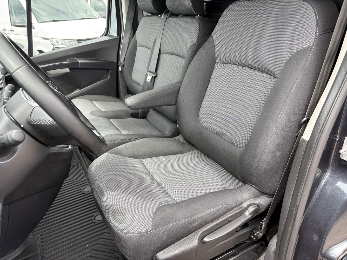 Renault Trafic 2.0dCi 170pk EDC L2H1 Extra | Keyless | Camera | Navigatie | Imperiaal | Luxe | Velgen | Automaat |