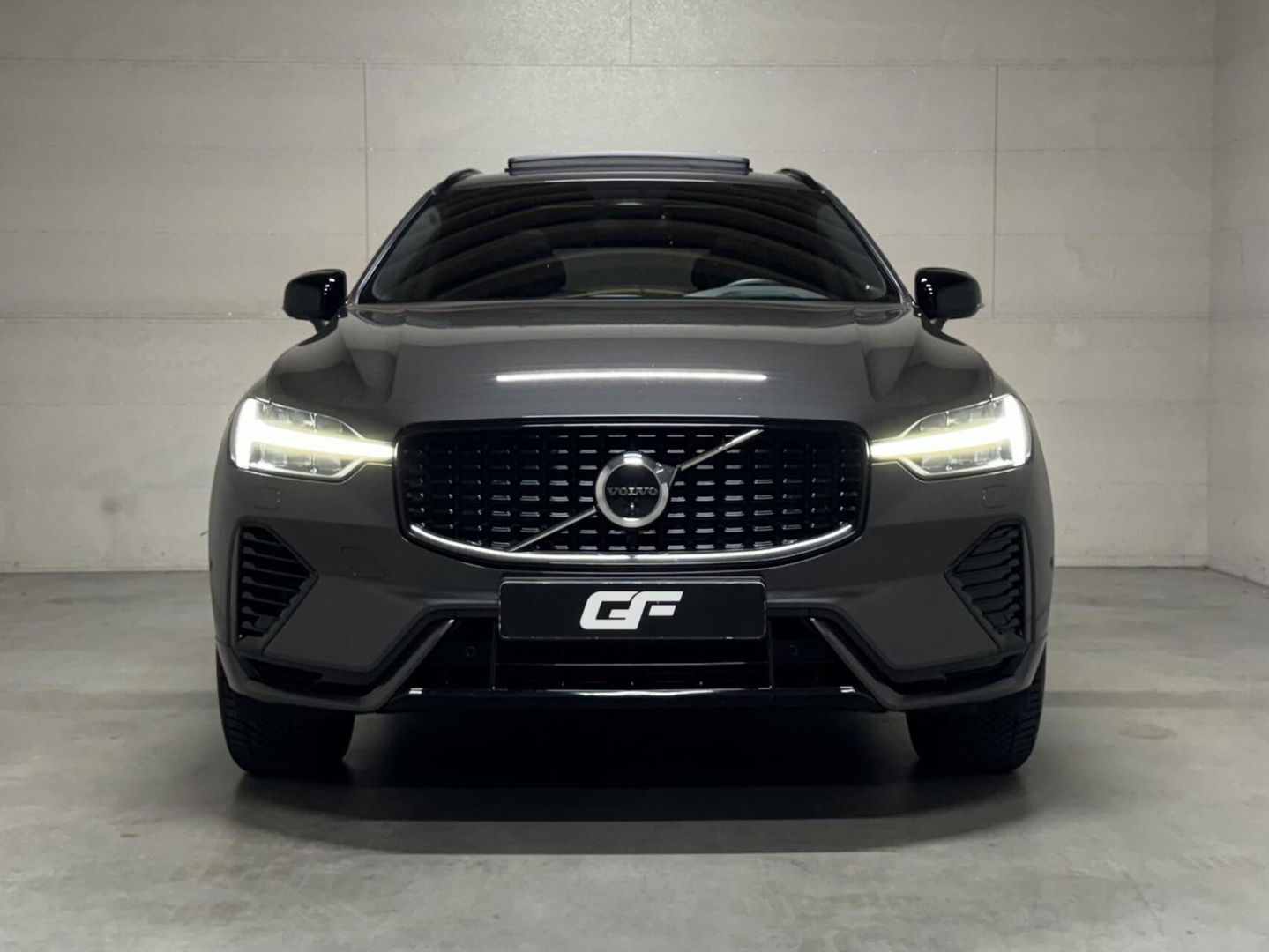 Volvo XC60 2.0 T6 Recharge AWD R-Design Pano Luchtvering H/K 360° Trekh. NAP