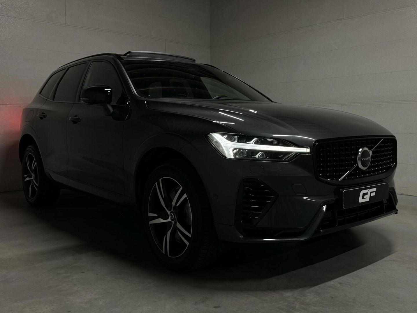 Volvo XC60 2.0 T6 Recharge AWD R-Design Pano Luchtvering H/K 360° Trekh. NAP