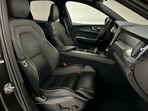 Volvo XC60 2.0 T6 Recharge AWD R-Design Pano Luchtvering H/K 360° Trekh. NAP