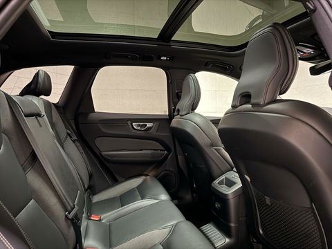 Volvo XC60 2.0 T6 Recharge AWD R-Design Pano Luchtvering H/K 360° Trekh. NAP