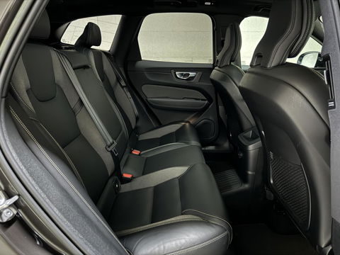Volvo XC60 2.0 T6 Recharge AWD R-Design Pano Luchtvering H/K 360° Trekh. NAP