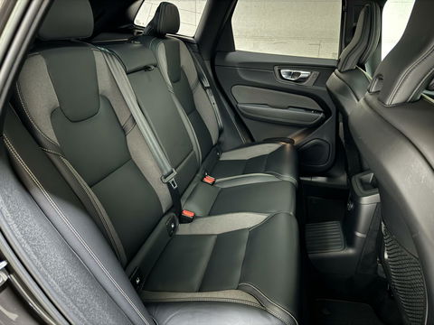 Volvo XC60 2.0 T6 Recharge AWD R-Design Pano Luchtvering H/K 360° Trekh. NAP