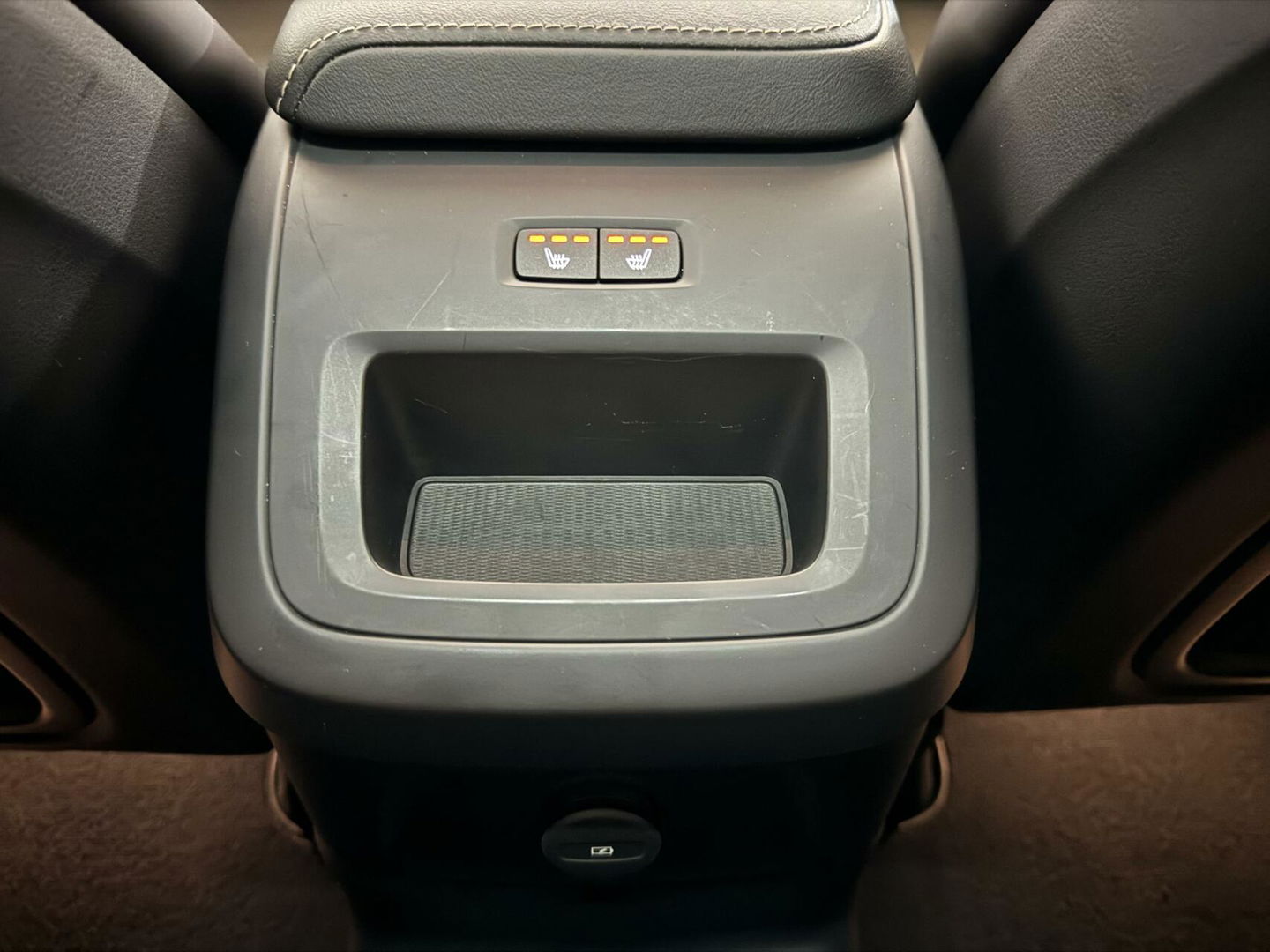 Volvo XC60 2.0 T6 Recharge AWD R-Design Pano Luchtvering H/K 360° Trekh. NAP