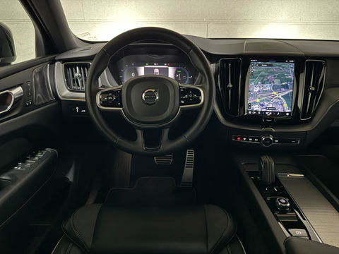 Volvo XC60 2.0 T6 Recharge AWD R-Design Pano Luchtvering H/K 360° Trekh. NAP