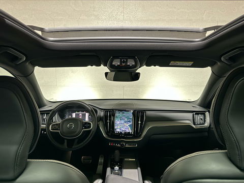 Volvo XC60 2.0 T6 Recharge AWD R-Design Pano Luchtvering H/K 360° Trekh. NAP