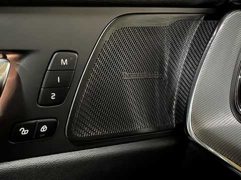 Volvo XC60 2.0 T6 Recharge AWD R-Design Pano Luchtvering H/K 360° Trekh. NAP