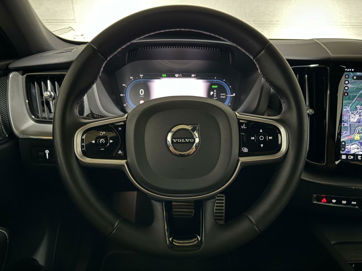 Volvo XC60 2.0 T6 Recharge AWD R-Design Pano Luchtvering H/K 360° Trekh. NAP