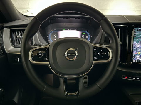 Volvo XC60 2.0 T6 Recharge AWD R-Design Pano Luchtvering H/K 360° Trekh. NAP