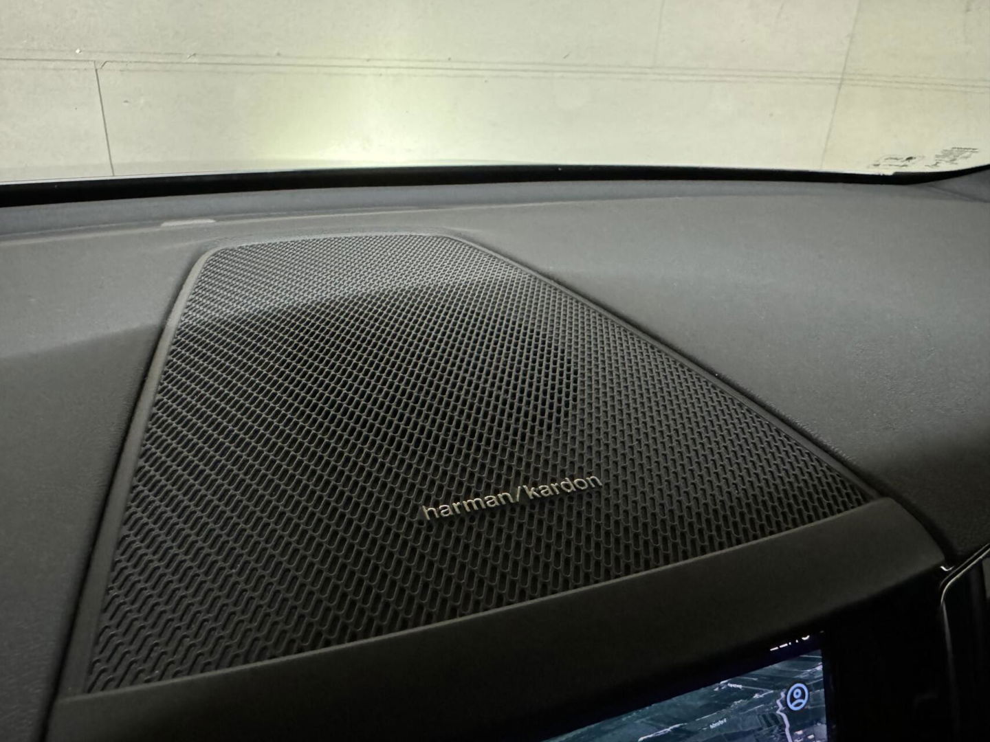 Volvo XC60 2.0 T6 Recharge AWD R-Design Pano Luchtvering H/K 360° Trekh. NAP
