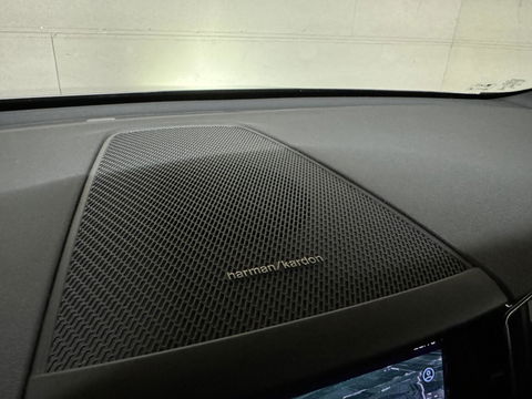 Volvo XC60 2.0 T6 Recharge AWD R-Design Pano Luchtvering H/K 360° Trekh. NAP