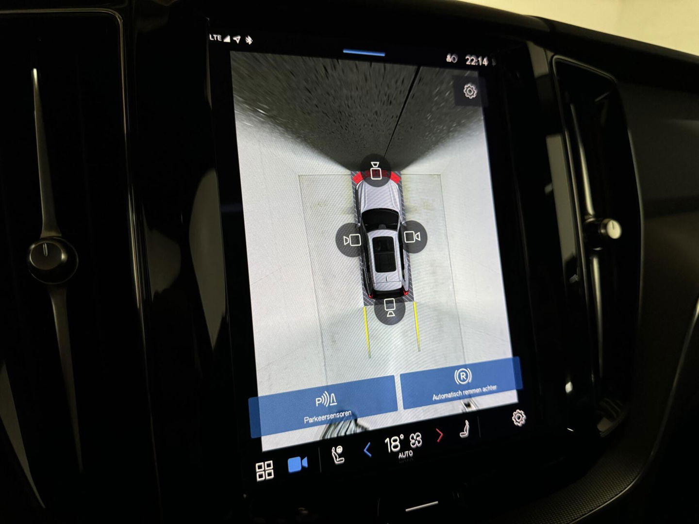 Volvo XC60 2.0 T6 Recharge AWD R-Design Pano Luchtvering H/K 360° Trekh. NAP