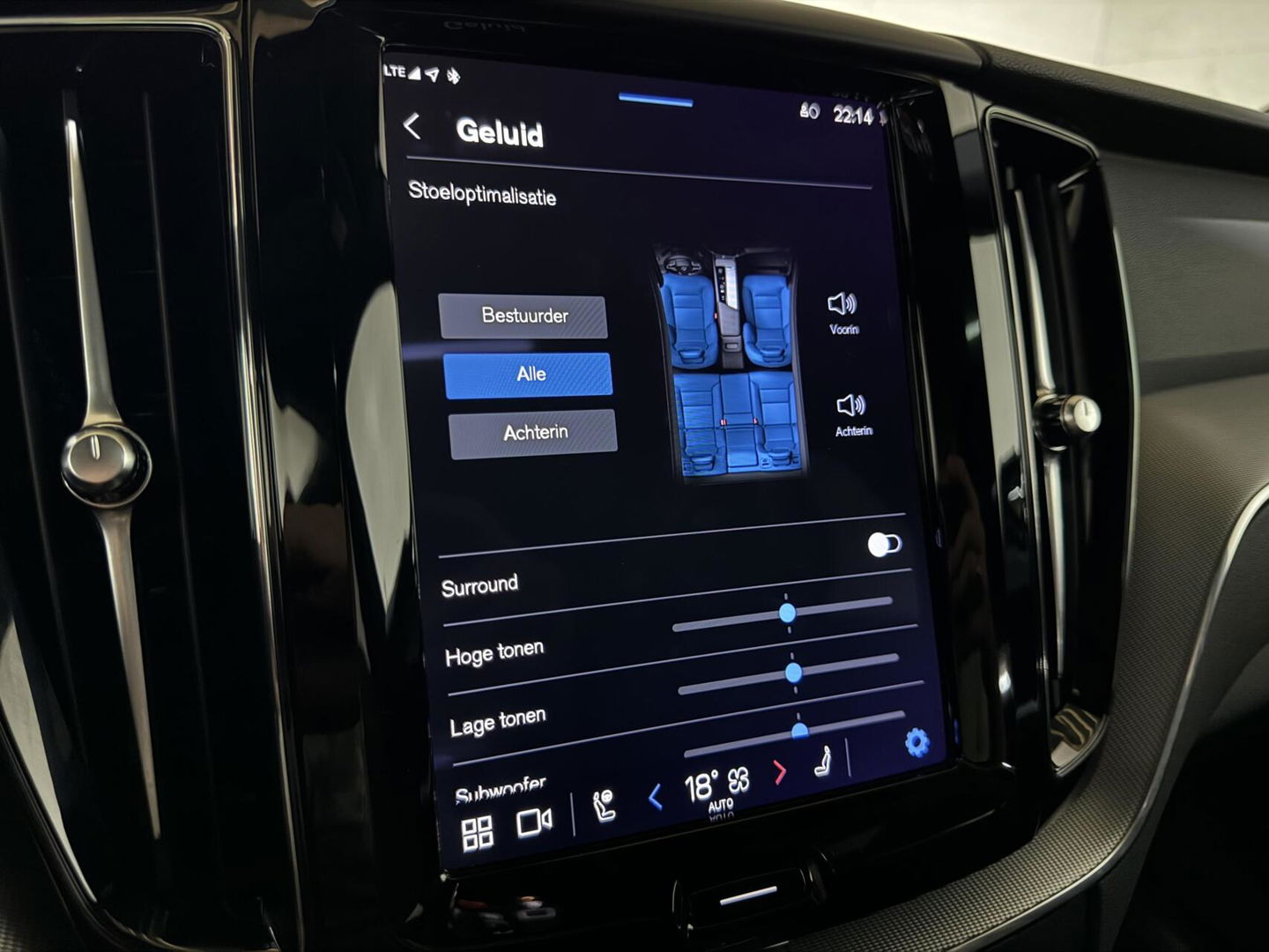 Volvo XC60 2.0 T6 Recharge AWD R-Design Pano Luchtvering H/K 360° Trekh. NAP