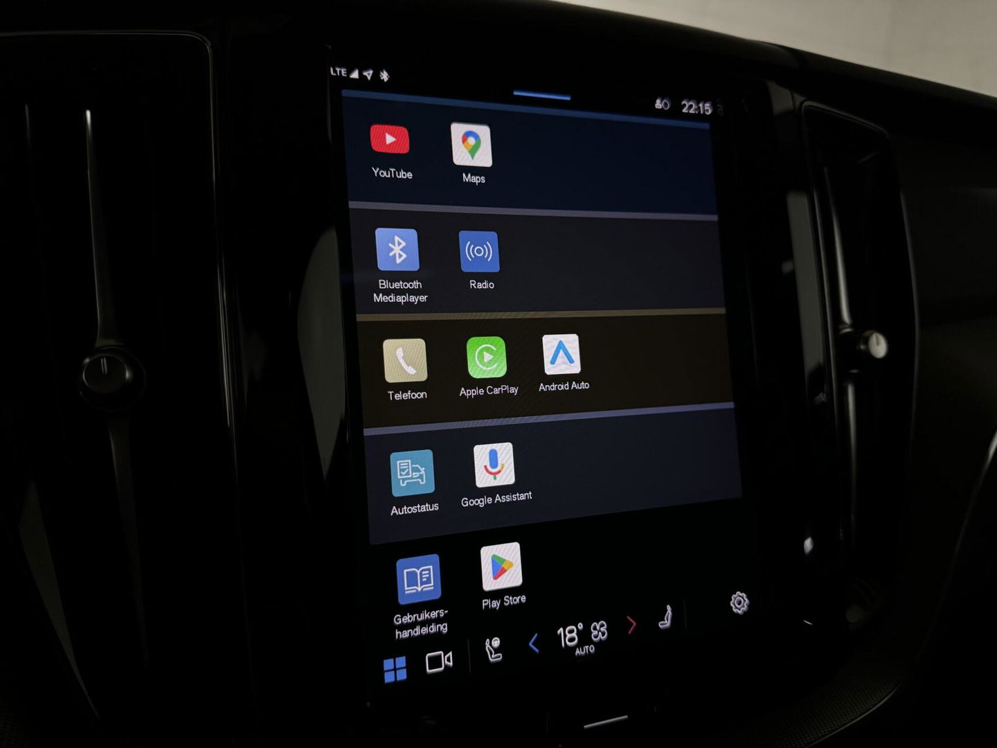 Volvo XC60 2.0 T6 Recharge AWD R-Design Pano Luchtvering H/K 360° Trekh. NAP