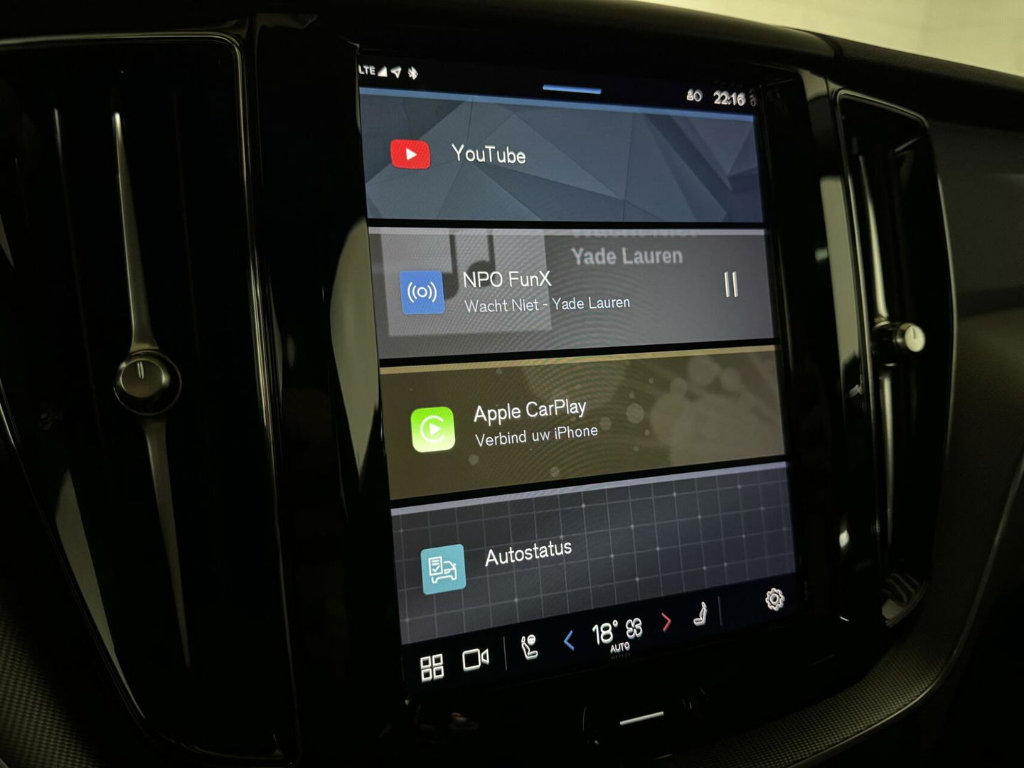 Volvo XC60 2.0 T6 Recharge AWD R-Design Pano Luchtvering H/K 360° Trekh. NAP