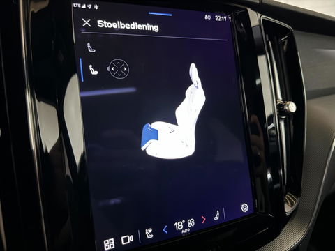 Volvo XC60 2.0 T6 Recharge AWD R-Design Pano Luchtvering H/K 360° Trekh. NAP