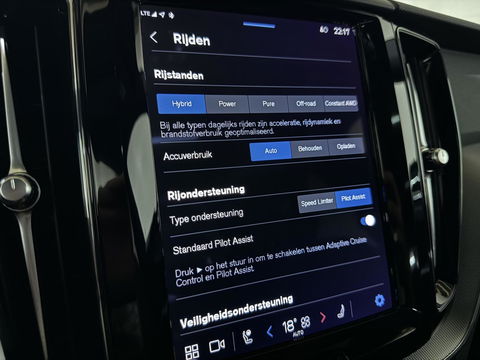 Volvo XC60 2.0 T6 Recharge AWD R-Design Pano Luchtvering H/K 360° Trekh. NAP