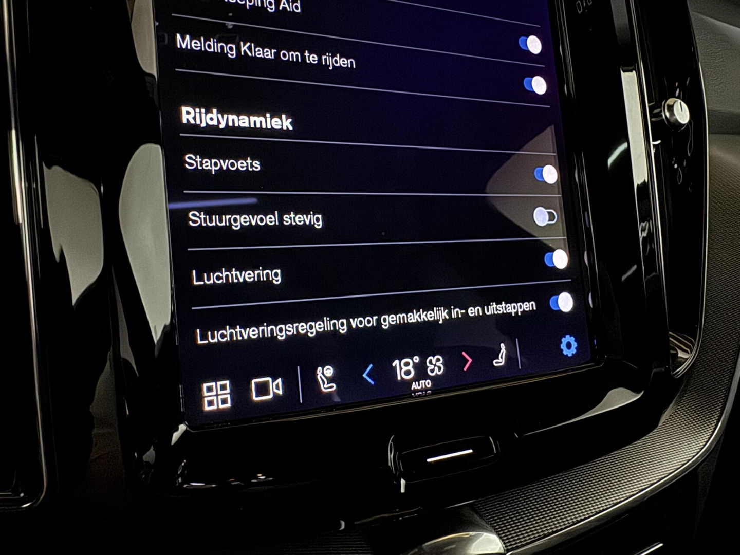 Volvo XC60 2.0 T6 Recharge AWD R-Design Pano Luchtvering H/K 360° Trekh. NAP