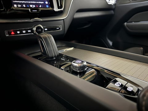 Volvo XC60 2.0 T6 Recharge AWD R-Design Pano Luchtvering H/K 360° Trekh. NAP