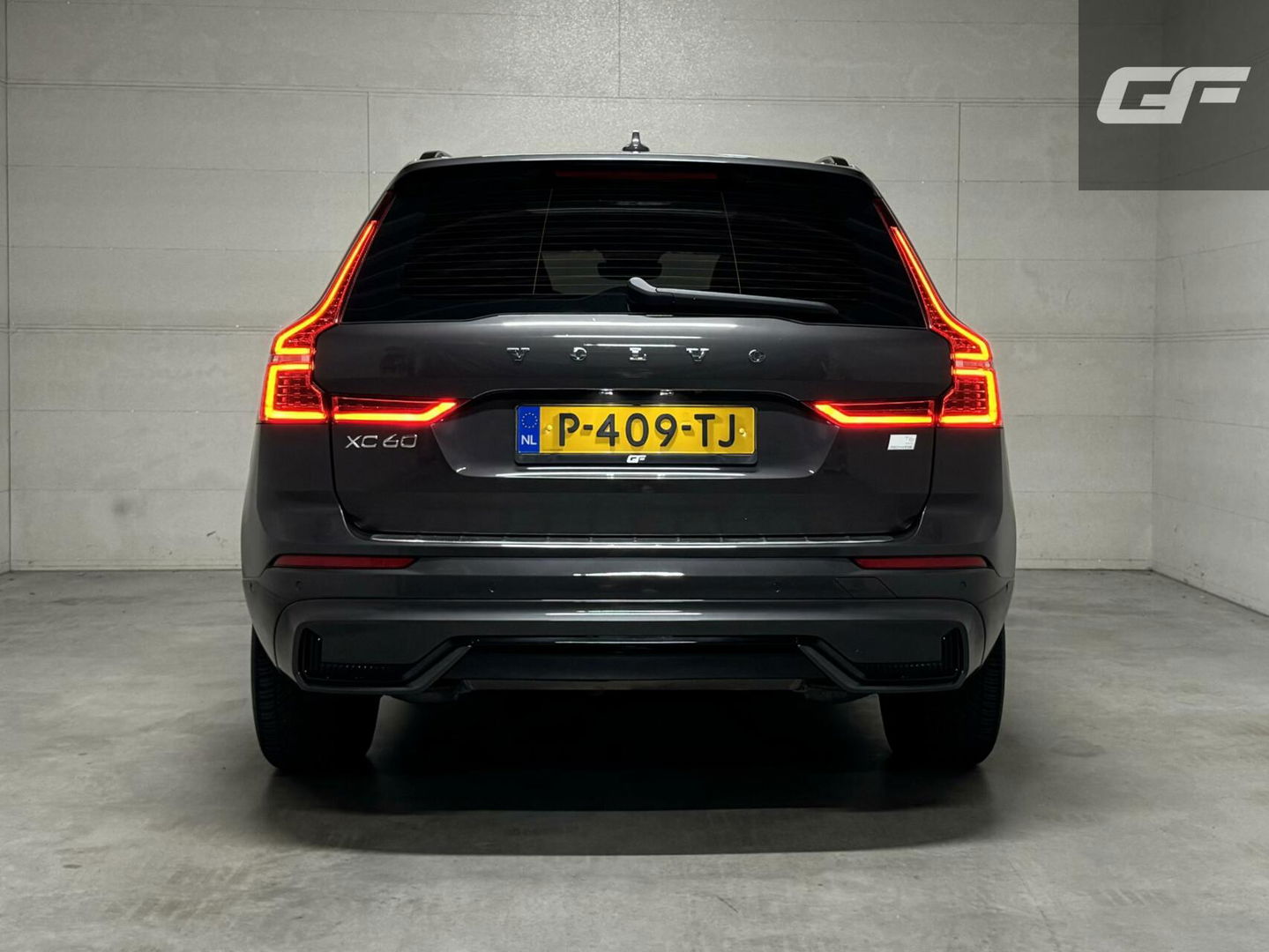 Volvo XC60 2.0 T6 Recharge AWD R-Design Pano Luchtvering H/K 360° Trekh. NAP