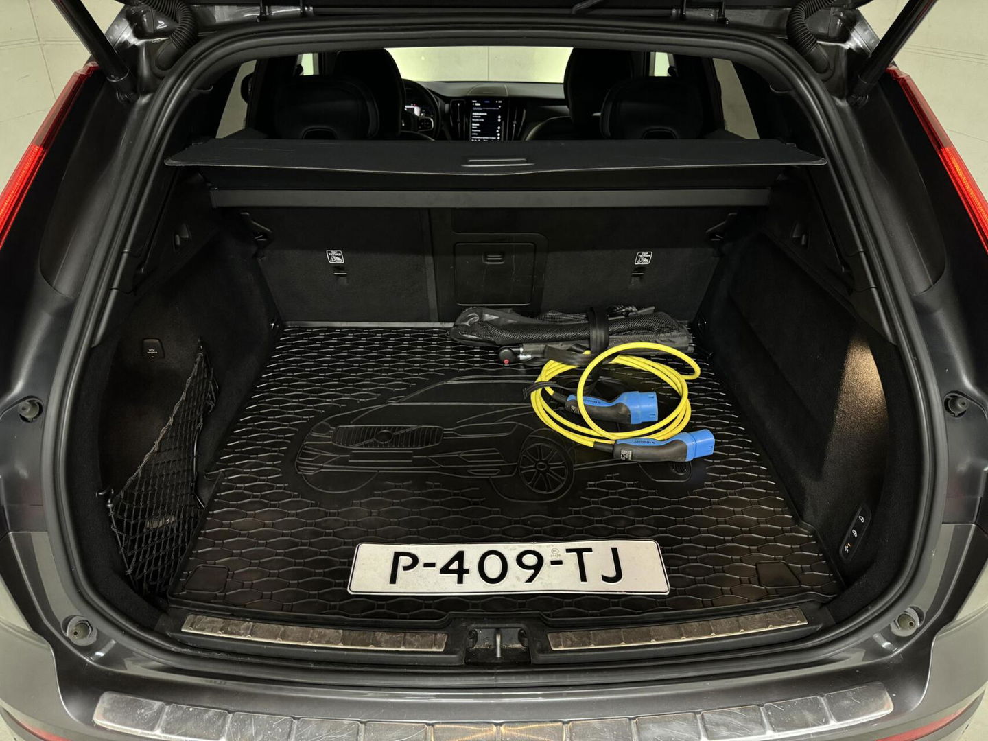 Volvo XC60 2.0 T6 Recharge AWD R-Design Pano Luchtvering H/K 360° Trekh. NAP