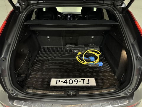 Volvo XC60 2.0 T6 Recharge AWD R-Design Pano Luchtvering H/K 360° Trekh. NAP