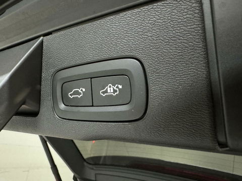 Volvo XC60 2.0 T6 Recharge AWD R-Design Pano Luchtvering H/K 360° Trekh. NAP