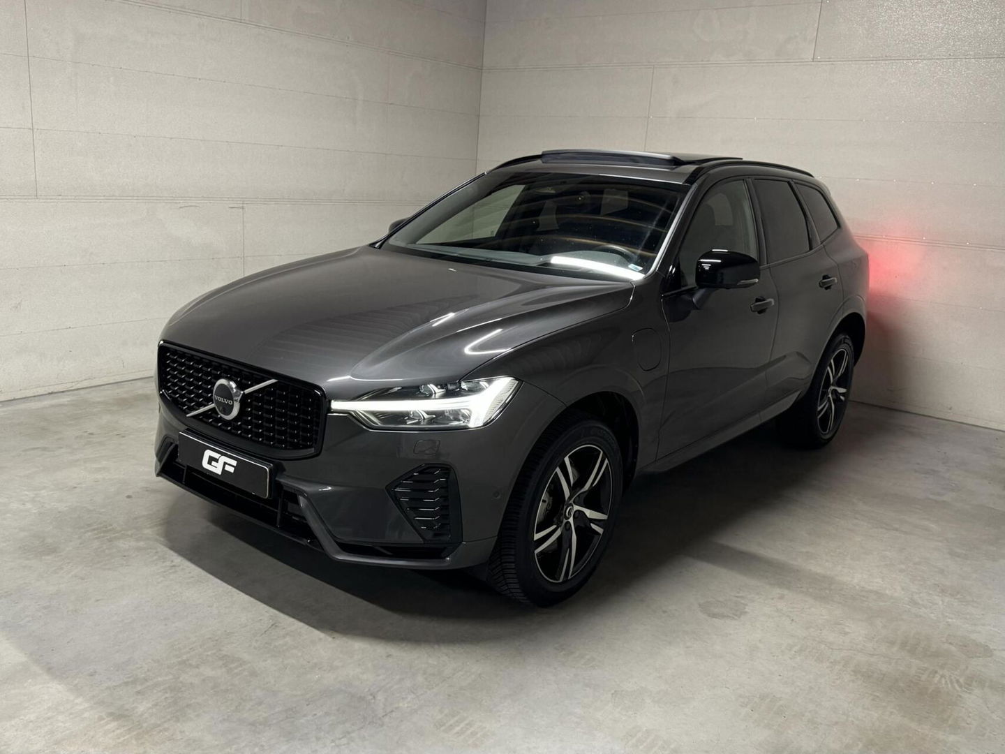 Volvo XC60 2.0 T6 Recharge AWD R-Design Pano Luchtvering H/K 360° Trekh. NAP
