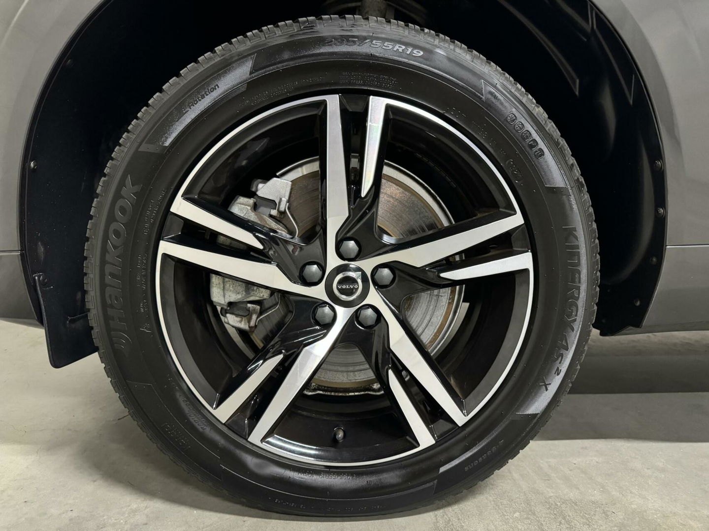 Volvo XC60 2.0 T6 Recharge AWD R-Design Pano Luchtvering H/K 360° Trekh. NAP