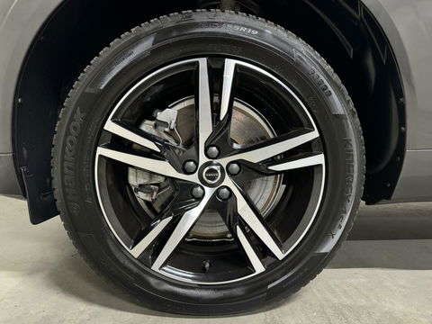 Volvo XC60 2.0 T6 Recharge AWD R-Design Pano Luchtvering H/K 360° Trekh. NAP