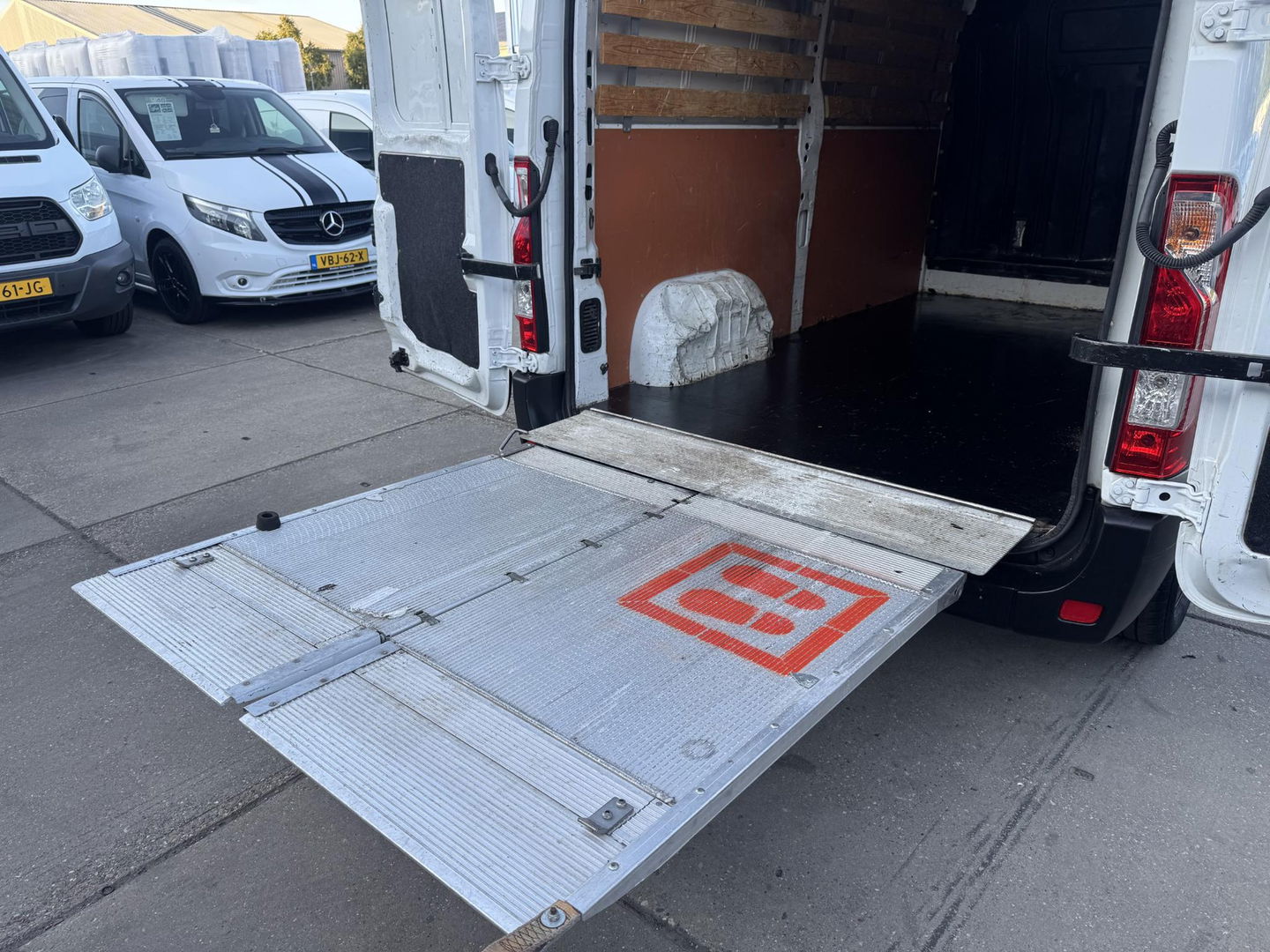Renault Master T35 2.3 dCi L2H2 LAADKLEP / AIRCO / CRUISE CONTROLE / N.A.P / EURO 6