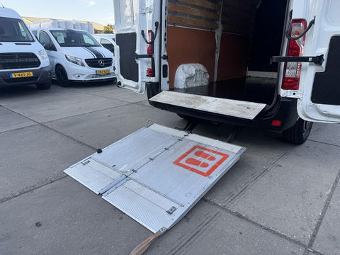 Renault Master T35 2.3 dCi L2H2 LAADKLEP / AIRCO / CRUISE CONTROLE / N.A.P / EURO 6