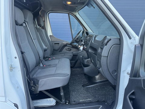 Renault Master T35 2.3 dCi L2H2 LAADKLEP / AIRCO / CRUISE CONTROLE / N.A.P / EURO 6