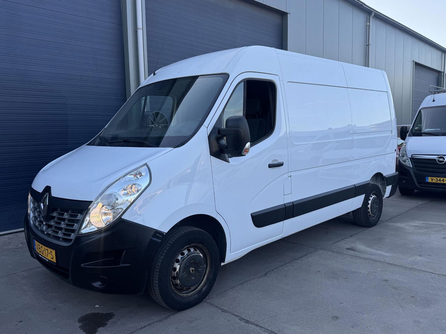 Renault Master T35 2.3 dCi L2H2 LAADKLEP / AIRCO / CRUISE CONTROLE / N.A.P / EURO 6