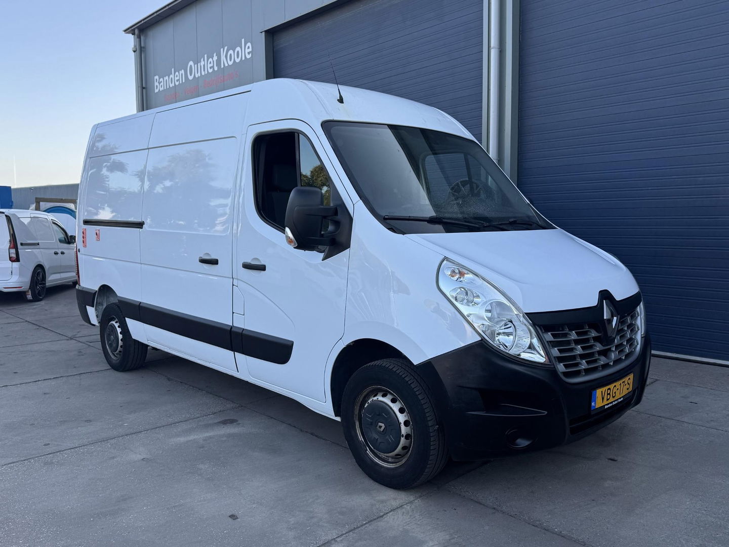Renault Master T35 2.3 dCi L2H2 LAADKLEP / AIRCO / CRUISE CONTROLE / N.A.P / EURO 6