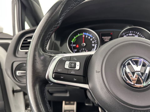 Volkswagen Golf 1.4 TSI GTE Aut. *PANO | FULL-LED | FULL-LEATHER | LANE-ASSIST | BLIND-SPOT | ADAPTIVE-CRUISE | CAMERA | DAB | NAVI-FULLMAP | ECC | PDC | SPORT/HEATED-SEATS | 18"ALU*
